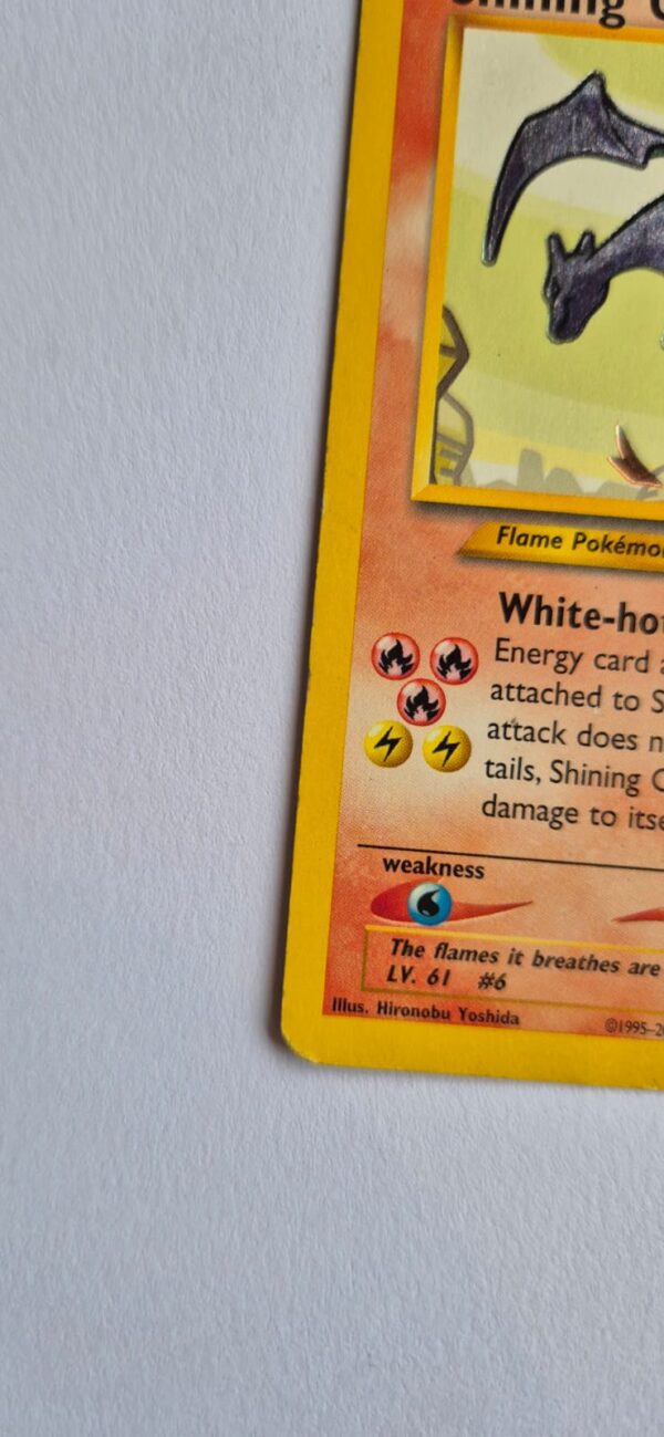 Shining Charizard Frente 1